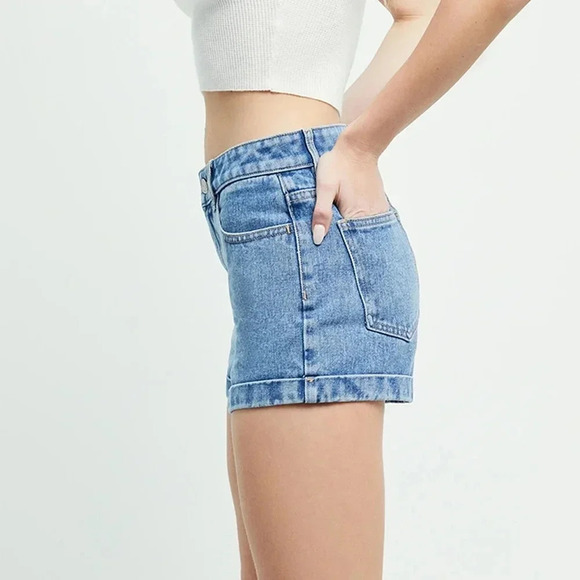 PacSun Party Blue Denim Mom Short, Color Blue Size 26 - Picture 2 of 16